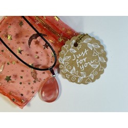 Dettaglio biglietto regalo Just for you e confezione ciondolo goccia Quarzo Anguria - Althea Design Art